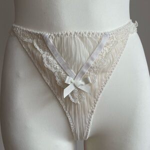 RARE Agent Provocateur | Fifi | Cream | Thong | AP 4